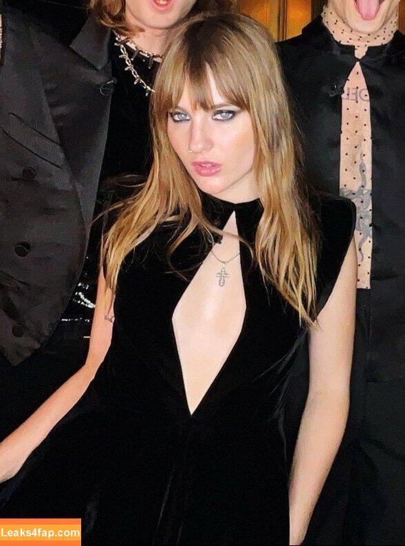 Victoria De Angelis / Maneskin bassist / vicdeangelis leaked photo photo #0169