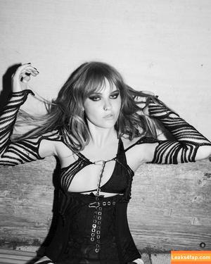 Victoria De Angelis photo #0006