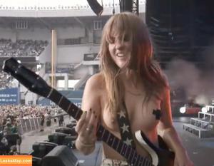 Victoria De Angelis photo #0010