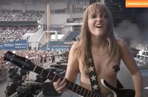 Victoria De Angelis photo #0011