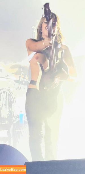 Victoria De Angelis photo #0033