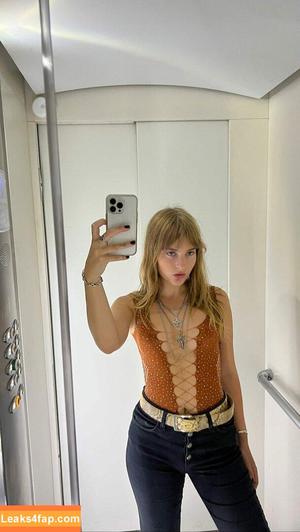 Victoria De Angelis photo #0034