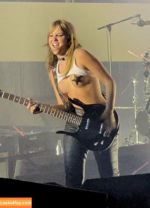 Victoria De Angelis photo #0039