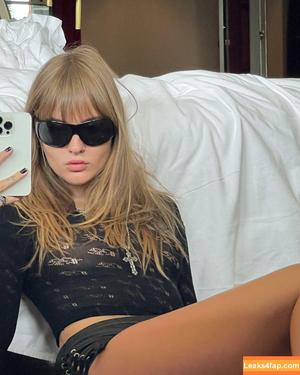 Victoria De Angelis photo #0054