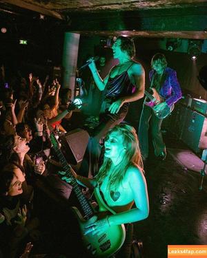 Victoria De Angelis photo #0071