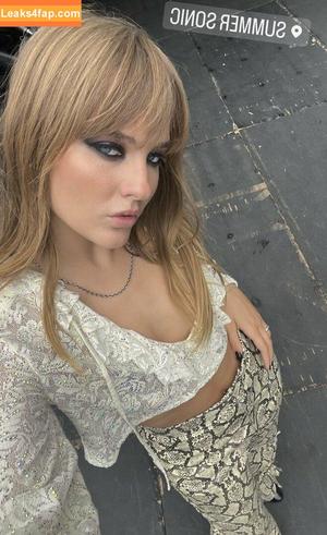 Victoria De Angelis photo #0077