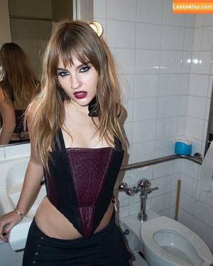 Victoria De Angelis photo #0078