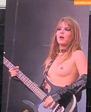 Victoria De Angelis photo #0101