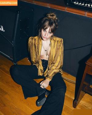 Victoria De Angelis photo #0104