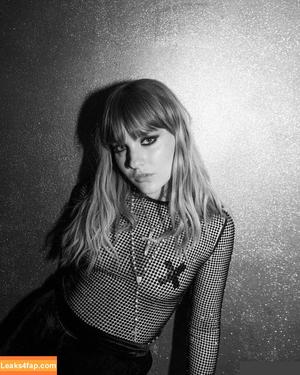 Victoria De Angelis photo #0120