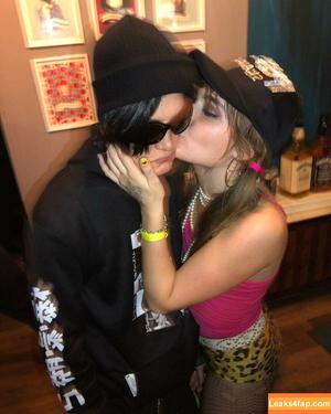 Victoria De Angelis photo #0141