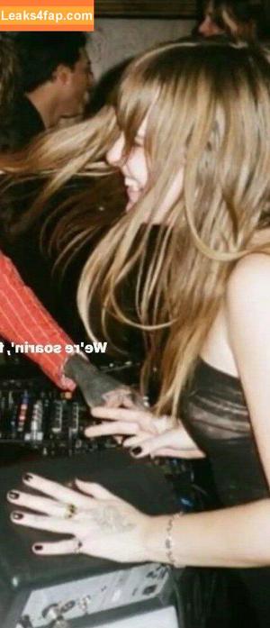 Victoria De Angelis photo #0143