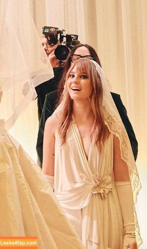 Victoria De Angelis фото #0158