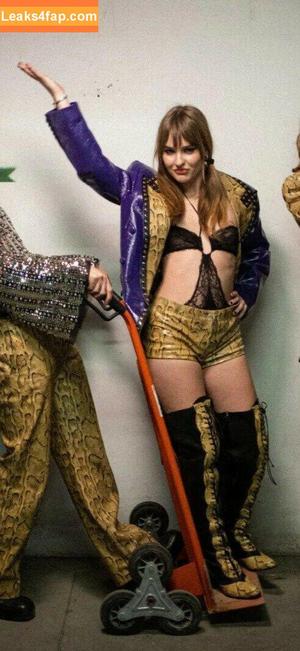 Victoria De Angelis фото #0162