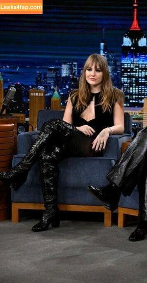 Victoria De Angelis фото #0172