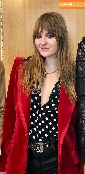 Victoria De Angelis фото #0181