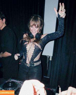 Victoria De Angelis фото #0188