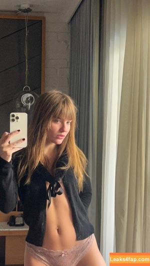 Victoria De Angelis фото #0189