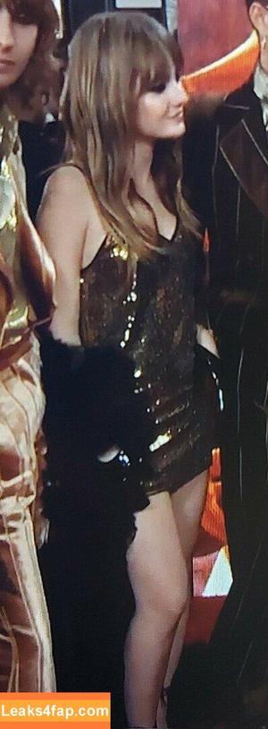 Victoria De Angelis фото #0192