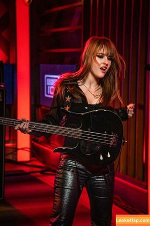 Victoria De Angelis фото #0204