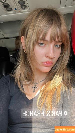 Victoria De Angelis фото #0213