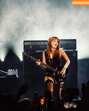 Victoria De Angelis фото #0223