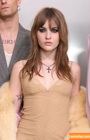 Victoria De Angelis фото #0241