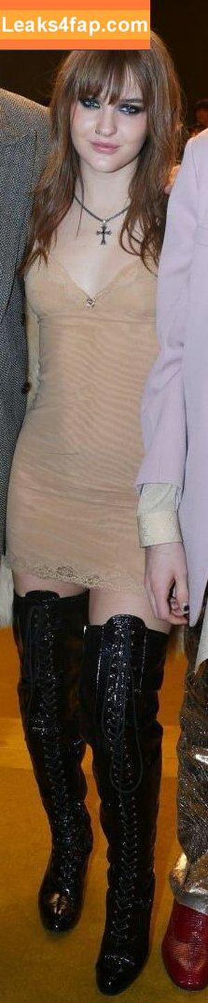 Victoria De Angelis фото #0244