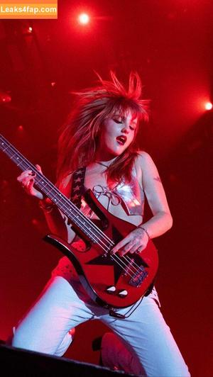 Victoria De Angelis фото #0245