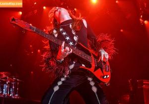 Victoria De Angelis фото #0261