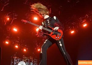 Victoria De Angelis фото #0262