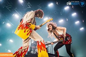 Victoria De Angelis фото #0268