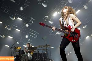 Victoria De Angelis фото #0278