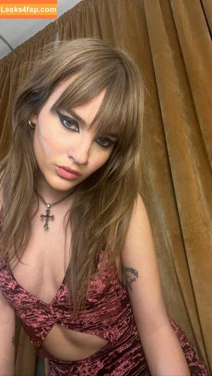 Victoria De Angelis фото #0291