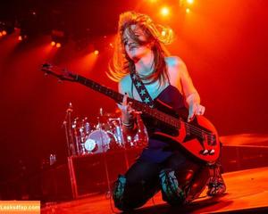 Victoria De Angelis фото #0307