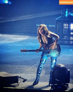 Victoria De Angelis фото #0336