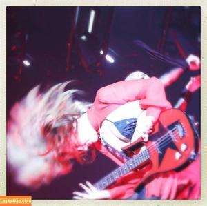 Victoria De Angelis фото #0345