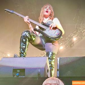 Victoria De Angelis фото #0354