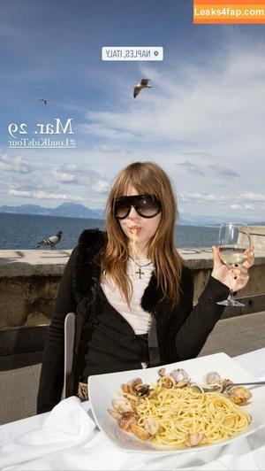 Victoria De Angelis фото #0356