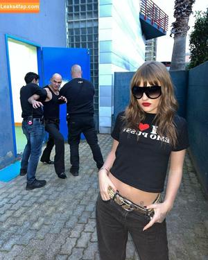 Victoria De Angelis фото #0357