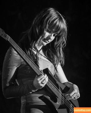 Victoria De Angelis фото #0362