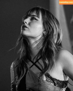 Victoria De Angelis фото #0363