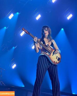 Victoria De Angelis фото #0365