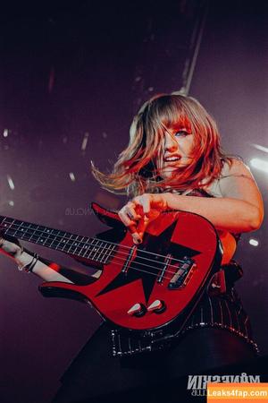 Victoria De Angelis фото #0377