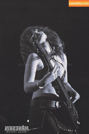 Victoria De Angelis фото #0379