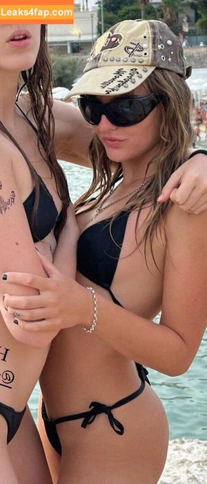 Victoria De Angelis фото #0382