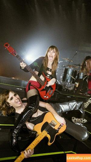 Victoria De Angelis фото #0388