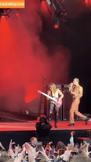 Victoria De Angelis фото #0399