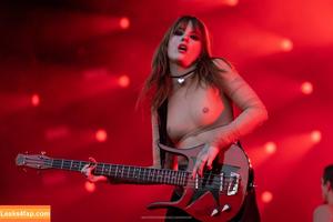 Victoria De Angelis фото #0413