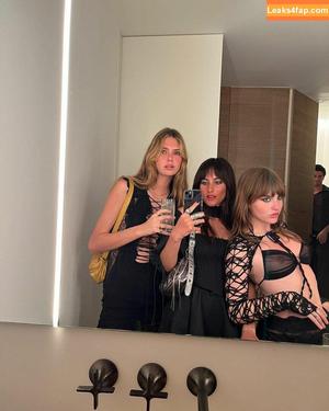 Victoria De Angelis фото #0417